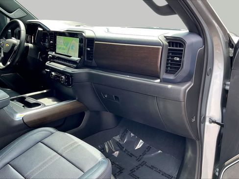 Certified 2025 Chevrolet Silverado 2500 High Country w/ Technology Package AWD/4WD image 16