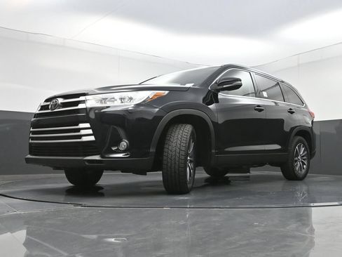 Used 2019 Toyota Highlander XLE FWD image 26