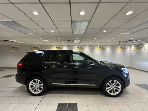 Used 2017 Ford Explorer XLT w/ Equipment Group 202A image 3