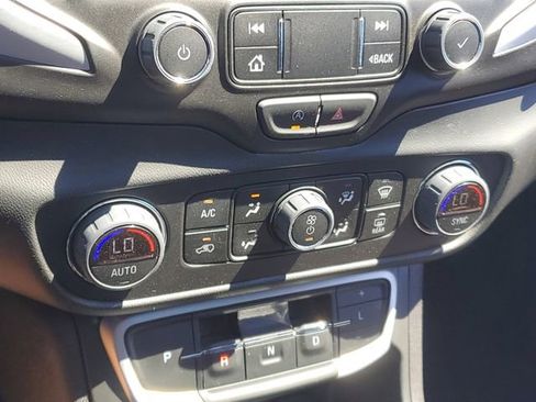 Certified 2024 GMC Terrain SLT w/ Elevation Edition AWD/4WD image 28