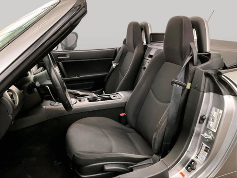 Used 2010 MAZDA MX-5 Miata Touring RWD image 25