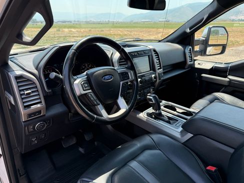 Used 2018 Ford F150 Platinum w/ Equipment Group 701A Luxury AWD/4WD image 19