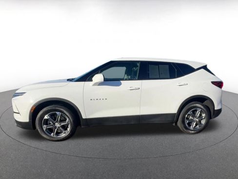Used 2025 Chevrolet Blazer LT FWD image 9