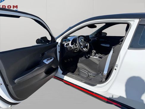 Used 2020 Hyundai Veloster N image 17