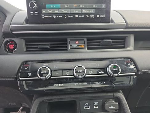 Certified 2024 Honda Pilot Touring image 16