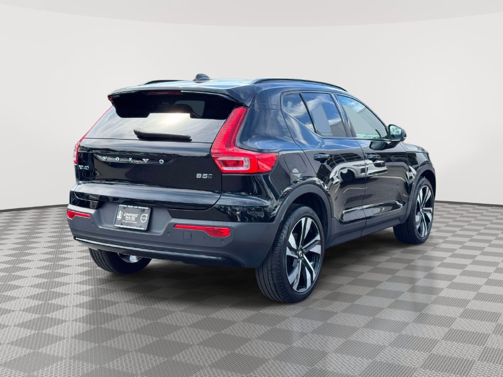 Certified 2024 Volvo XC40 B5 Plus w/ Protection Package Premier AWD/4WD image 4