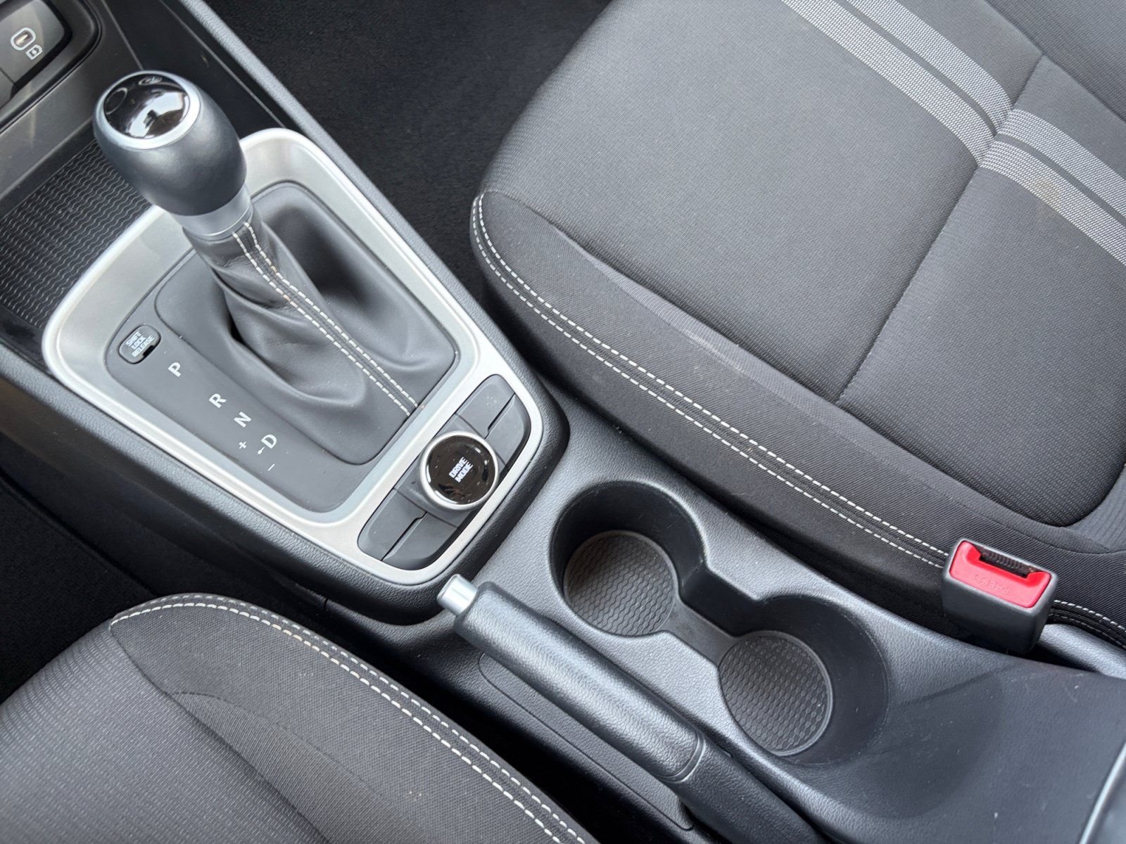 Certified 2025 Hyundai Venue SEL FWD image 15
