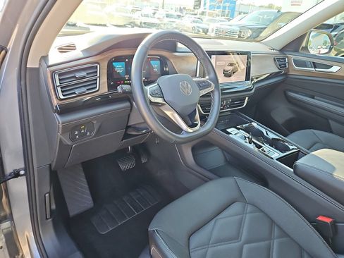 Used 2025 Volkswagen Atlas SE AWD/4WD image 20