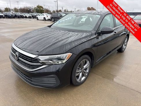 Used 2024 Volkswagen Jetta SE image 1