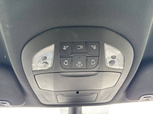 Used 2025 Chrysler Pacifica Select FWD image 38