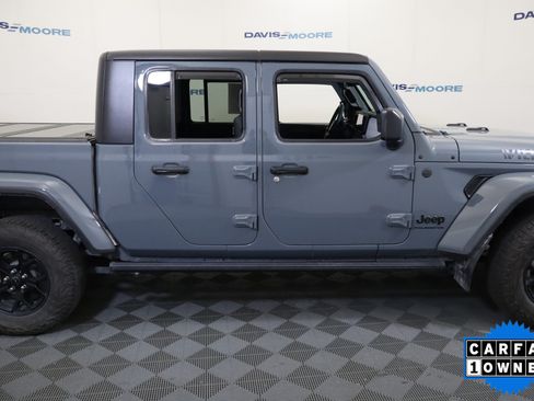 Used 2025 Jeep Gladiator Sport AWD/4WD image 5