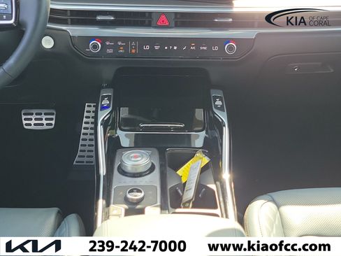 Certified 2025 Kia Sorento SX Prestige AWD/4WD image 20