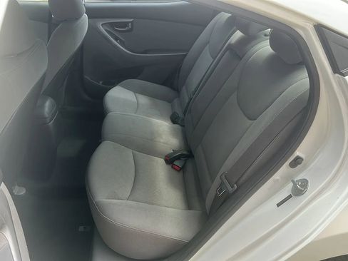Used 2014 Hyundai Elantra SE FWD image 16