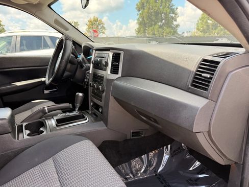 Used 2010 Jeep Grand Cherokee Laredo AWD/4WD image 19
