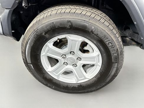 Used 2019 Jeep Wrangler Unlimited Sport S image 38