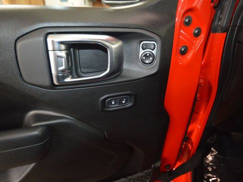 Used 2025 Jeep Wrangler Unlimited Rubicon 4xe w/ Safety Group AWD/4WD image 38