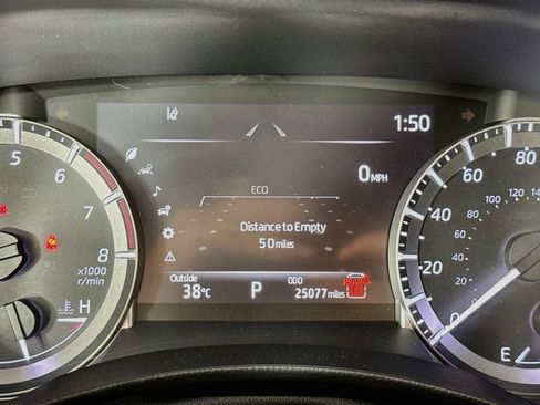 Used 2024 Toyota Highlander LE AWD/4WD image 6