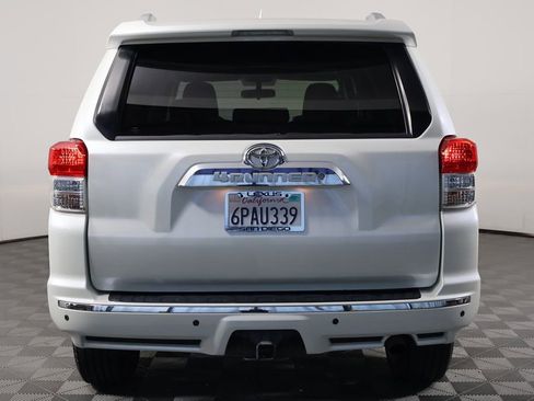 Used 2011 Toyota 4Runner SR5 w/ Convenience Pkg image 5