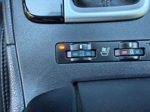 Used 2017 Toyota Highlander Limited w/ Preferred Accessory Package AWD/4WD image 34