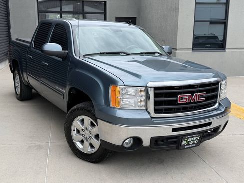 Used 2009 GMC Sierra 1500 SLT w/ Suspension Package, Off-Road AWD/4WD image 6