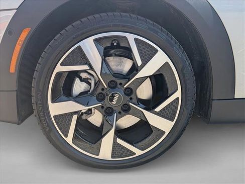 Certified 2025 MINI Cooper 4-Door Hardtop FWD image 24