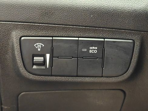 Used 2016 Hyundai Veloster FWD image 15