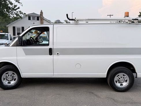 Used 2011 Chevrolet Express 2500 RWD image 9