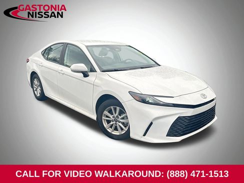 Used 2025 Toyota Camry LE image 1
