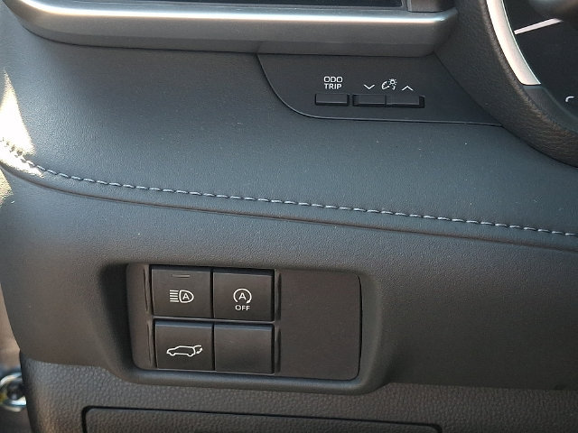 Used 2023 Toyota Highlander XLE AWD/4WD image 18