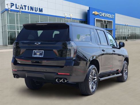 New 2026 Chevrolet Suburban Z71 w/ Comfort Package AWD/4WD image 5