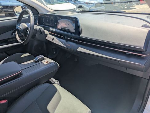 Used 2024 Nissan Ariya AWD image 33