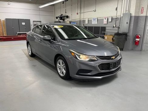 Used 2018 Chevrolet Cruze LT FWD image 9