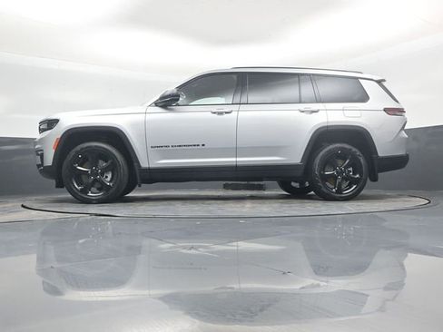 New 2025 Jeep Grand Cherokee L Limited w/ Black Appearance Package image 45