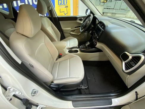 Used 2025 Kia Soul FWD image 25