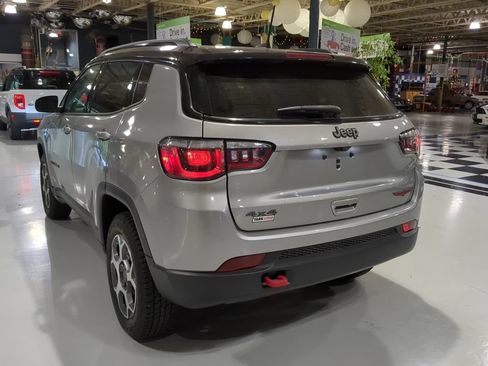 Used 2022 Jeep Compass Trailhawk AWD/4WD image 11