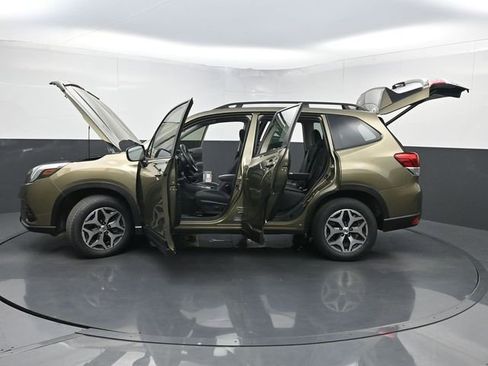 Used 2023 Subaru Forester Premium AWD/4WD image 39