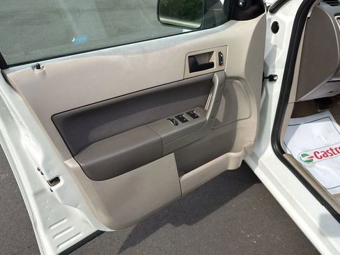 Used 2011 Ford Focus SE image 10