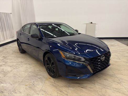 Used 2024 Nissan Altima 2.5 SR image 1