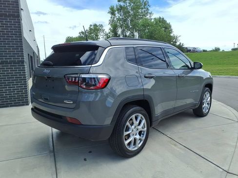 Used 2023 Jeep Compass Latitude AWD/4WD image 7