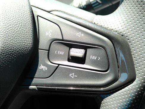 Certified 2024 Chevrolet Trax LS w/ LS Convenience Package FWD image 11