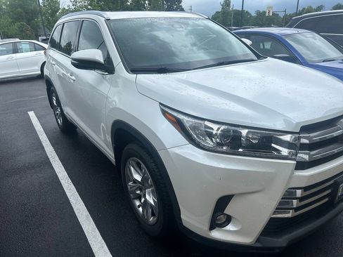 Used 2019 Toyota Highlander Limited AWD/4WD image 4