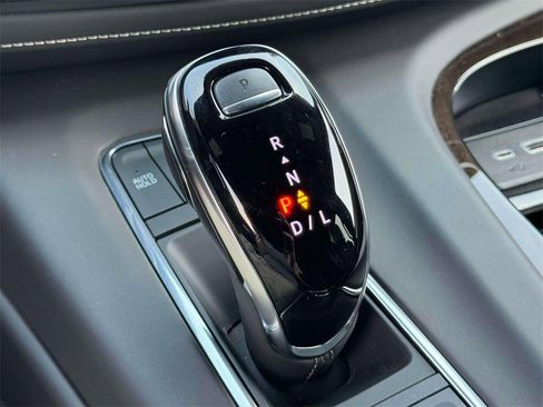 Used 2024 Cadillac Escalade ESV Premium Luxury Platinum image 26