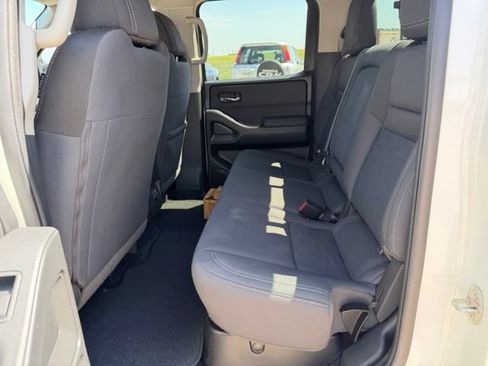 Used 2023 Nissan Frontier SV w/ SV Convenience Package RWD image 12