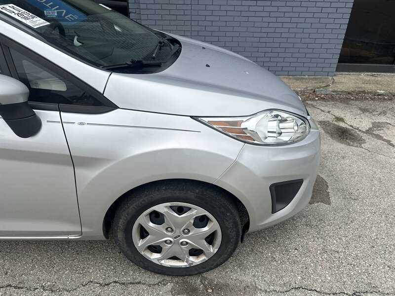 Used 2013 Ford Fiesta SE w/ Super Fuel Economy Pkg FWD image 19