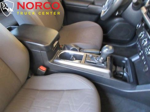 Used 2018 Toyota Tacoma TRD Sport w/ Technology Package image 19