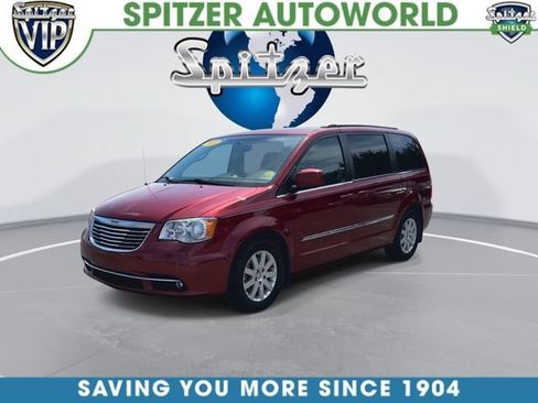 Used 2013 Chrysler Town & Country Touring FWD image 4