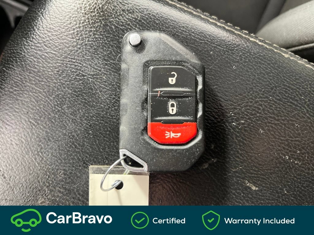 Used 2018 Jeep Wrangler Unlimited Sahara AWD/4WD image 31