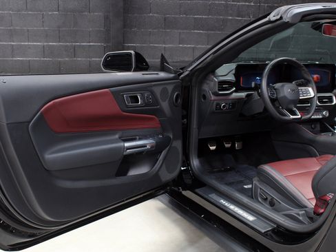 Used 2025 Ford Mustang GT Premium RWD image 30
