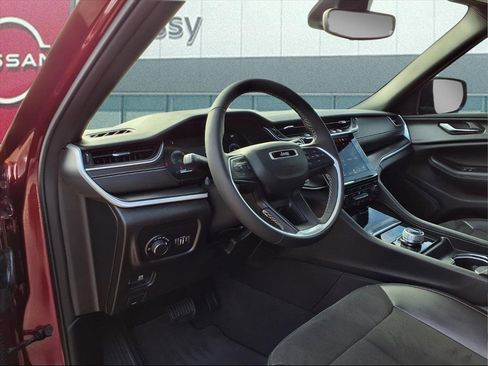 Used 2024 Jeep Grand Cherokee L Altitude image 11