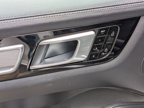 Used 2021 Porsche Cayenne Turbo image 15